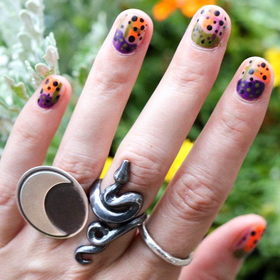 These are my pimento olive nails! Now all I need is a martini! : r/NailArt